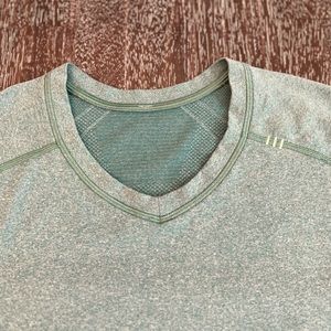 Lululemon Metal Vent Tech short Sleeve V